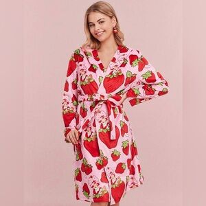 Strawberry Shortcake X SHEIN Cozy & Soft Pink Robe - NWOT - Size XL